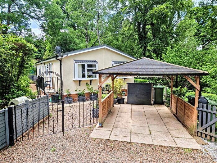 3 Bedroom Park Home For Sale In Pathfinder Village, Exeter, EX6