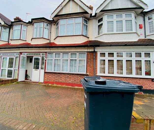 4 Bedroom Terraced House To Rent In Kent View Gardens, Ilford, IG3