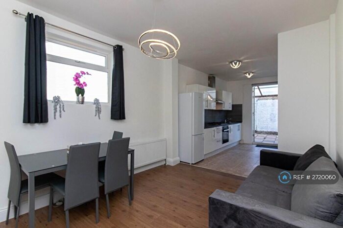 2 Bedroom Flat To Rent In Dartmouth Road, London, NW4