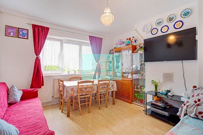2 Bedroom Flat For Sale In Roger Estates, London, E2