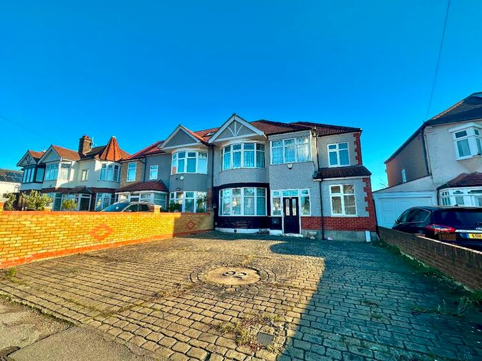 5 Bedroom Semi-Detached House To Rent In Havering Road, Romford, RM1