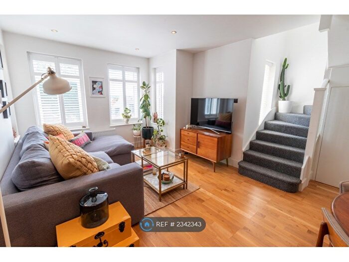 2 Bedroom Maisonette To Rent In Blythe Hill, London, SE6