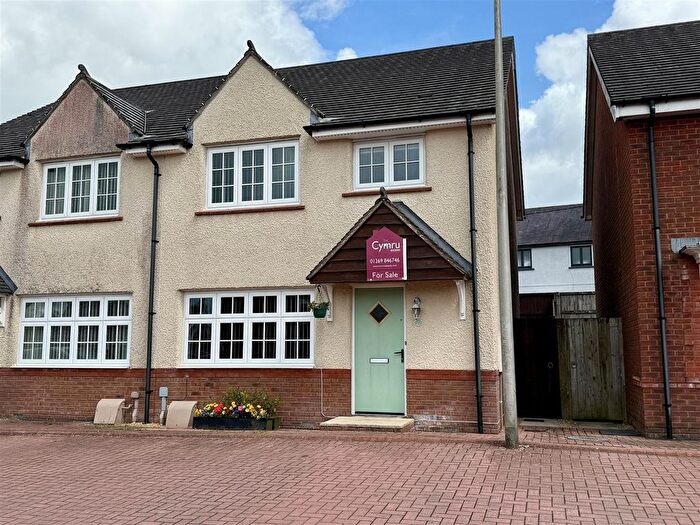 3 Bedroom Semi-Detached House For Sale In Clos Maes Rhedyn, Gorslas, Llanelli, SA14