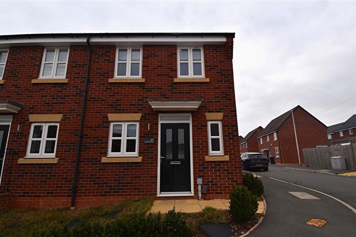2 Bedroom Property To Rent In Roseacre Gardens, Warwick, CV34
