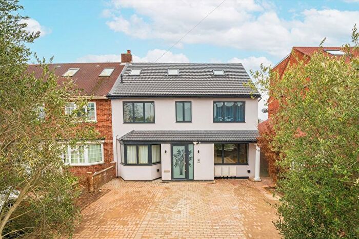 3 Bedroom Flat To Rent In Mayfield Road, London, W3