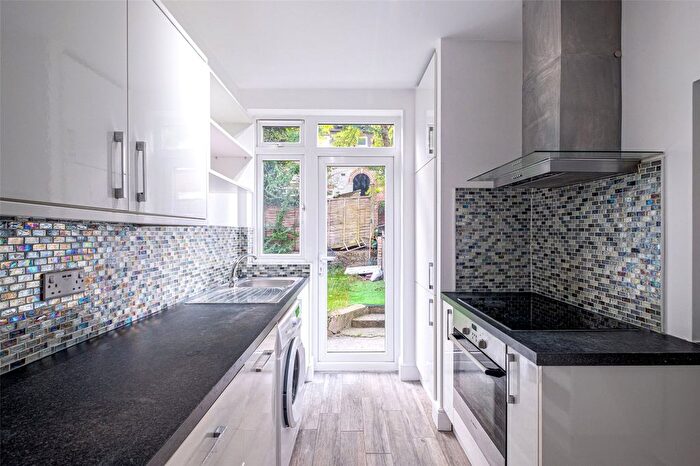 2 Bedroom Flat To Rent In Oakleigh Road, Whetstone, London, N20