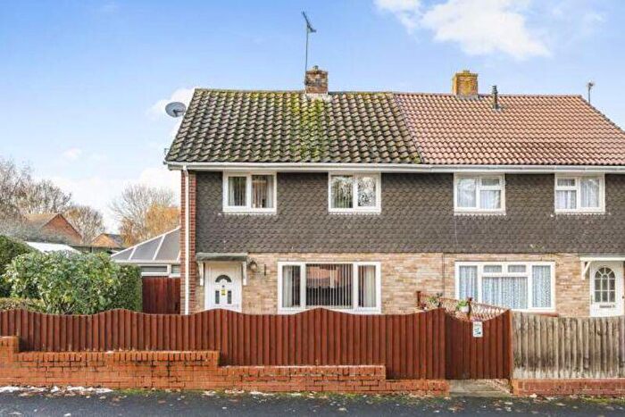 2 Bedroom Semi-Detached House To Rent In Balmoral Avenue, Banbury, OX16