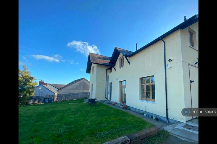 2 Bedroom Flat To Rent In Danygraig, St. Clears, Carmarthen, SA33