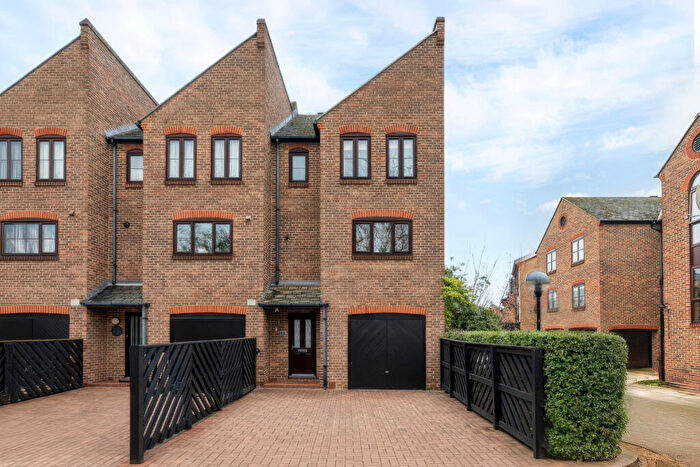 4 Bedroom House For Sale In Plymouth Wharf, London, E14