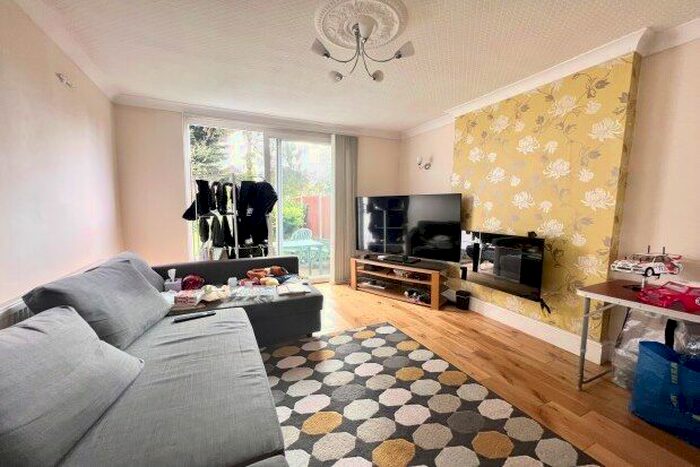 3 Bedroom Detached House To Rent In Kingswood Road, Nottingham, NG8