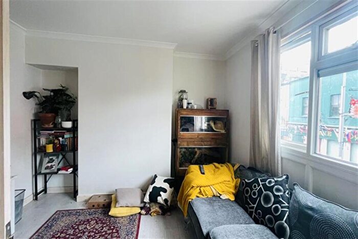 2 Bedroom Flat To Rent In Linford Road, E17