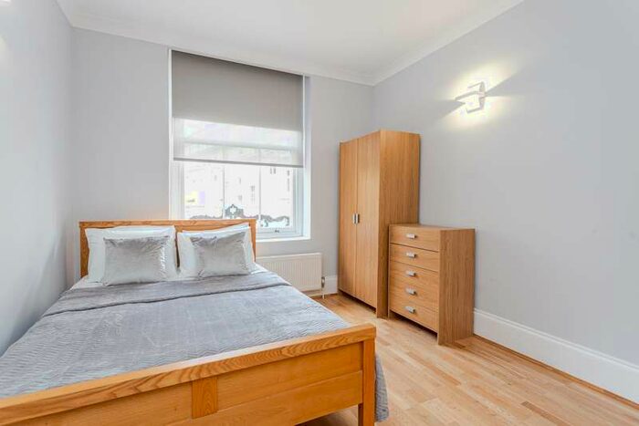 Flat To Rent In Cleveland Gardens, Bayswater, London W2