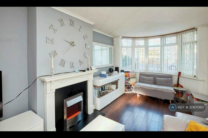 2 Bedroom Semi-Detached House To Rent In Harts Road, Birmingham, B8