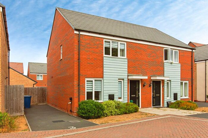 3 Bedroom Semi-Detached House For Sale In Bocking Close, Huntingdon, PE29