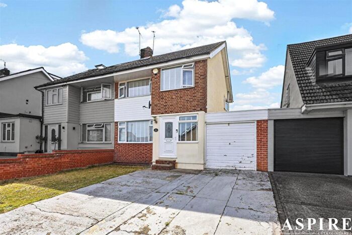 3 Bedroom Semi Detached House For Sale In Romsey Crescent, Benfleet, SS7