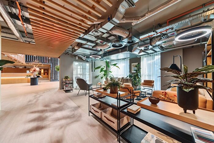 2 Bedroom Flat To Rent In Whitehall, Leeds, LS12