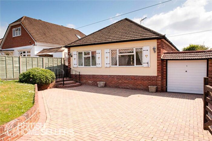 2 Bedroom Bungalow For Sale In Hawthorn Road, Horndean, Waterlooville, Hampshire, PO8
