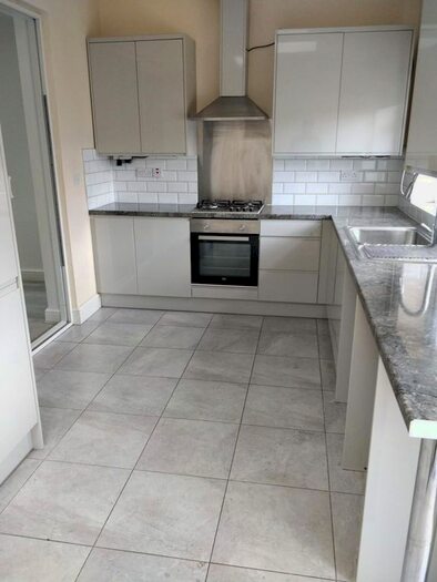 1 Bedroom Flat To Rent In Redbridge Lane East, Ilford, IG4