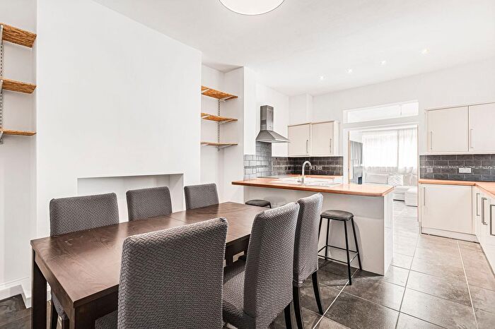 3 Bedroom Flat To Rent In Walton Street, Oxford, OX1