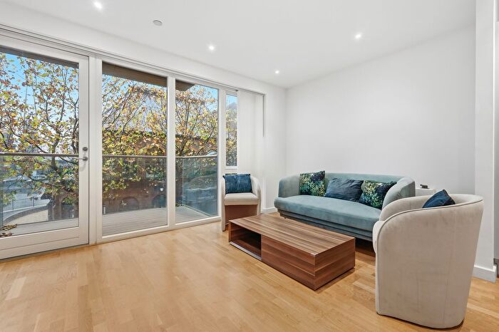 2 Bedroom Flat For Sale In Waterford Court, Canary Wharf, E14