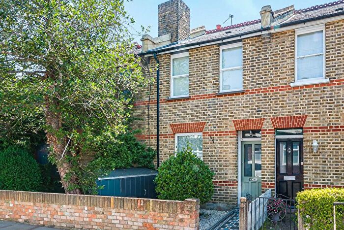 2 Bedroom Cottage For Sale In Albion Road, Twickenham, TW2