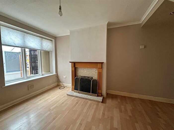 3 Bedroom Semi-Detached House To Rent In Ellesmere Avenue, Derby, DE24
