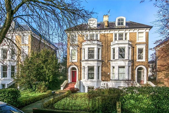 2 Bedroom Flat For Sale In Cambridge Park, Twickenham, TW1