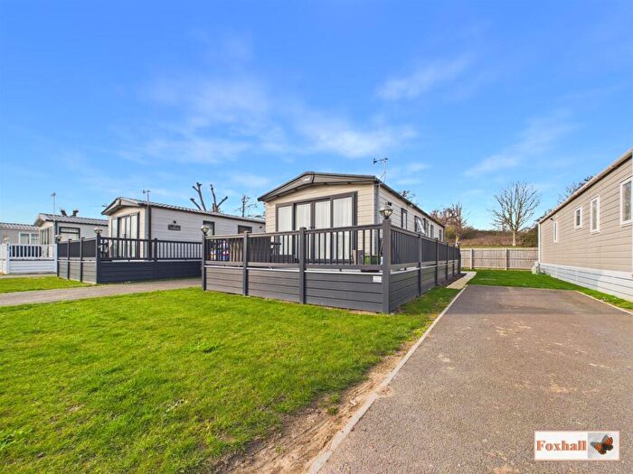 3 Bedroom Park Home For Sale In Walton Avenue, Felixstowe, IP11