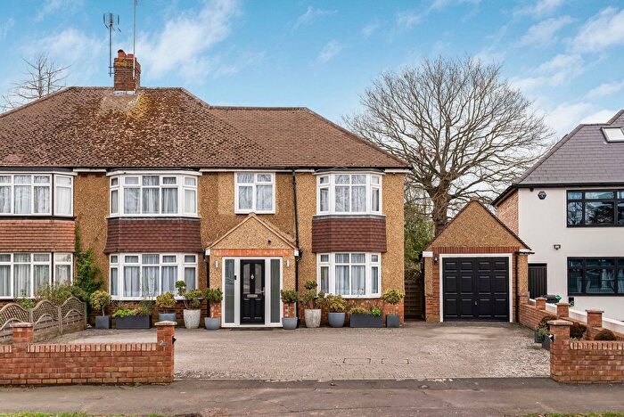 4 Bedroom Semi-Detached House For Sale In Oakmere Lane, Potters Bar, EN6
