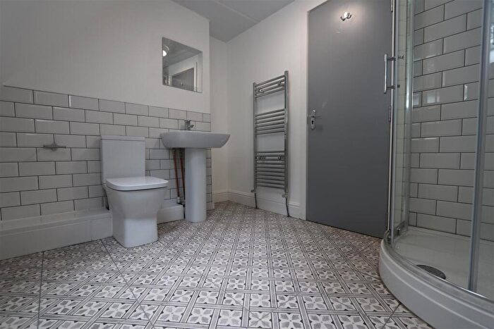 8 Bedroom Detached House To Rent In Cliff Road Gardens, Woodhouse, Leeds, LS6
