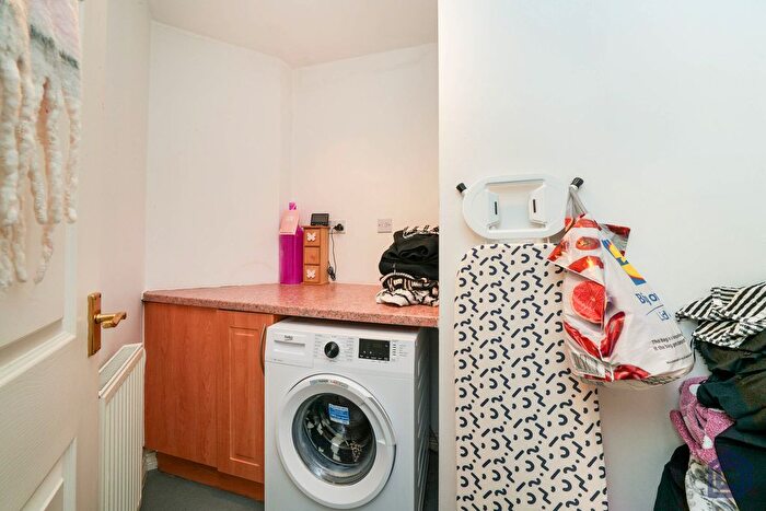 3 Bedroom Flat For Sale In Flat, Ellis Court, Merlin Road, Birkenhead, CH42