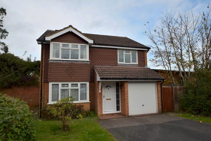 4 Bedroom Detached House To Rent In Keefe Close, Blue Bell Hill, Chatham ME5