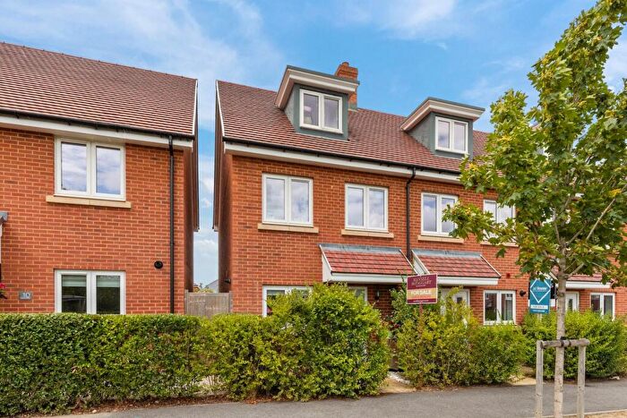3 Bedroom End Of Terrace House For Sale In Calvert Link, Faygate, RH12