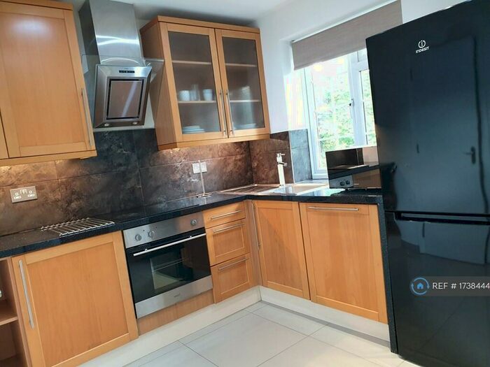 4 Bedroom Flat To Rent In Beechcroft Avenue, London, NW11