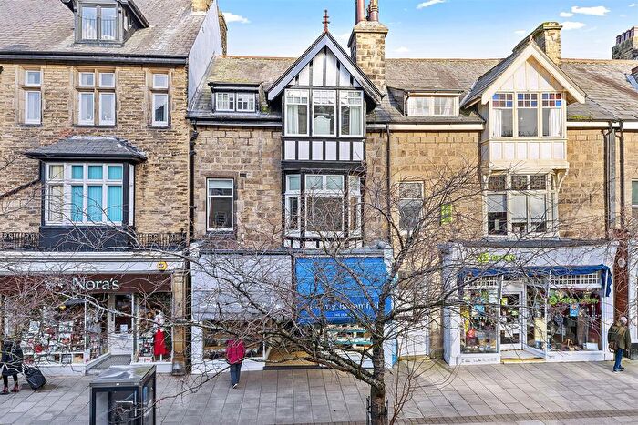 3 Bedroom Flat For Sale In The Grove, Ilkley, LS29