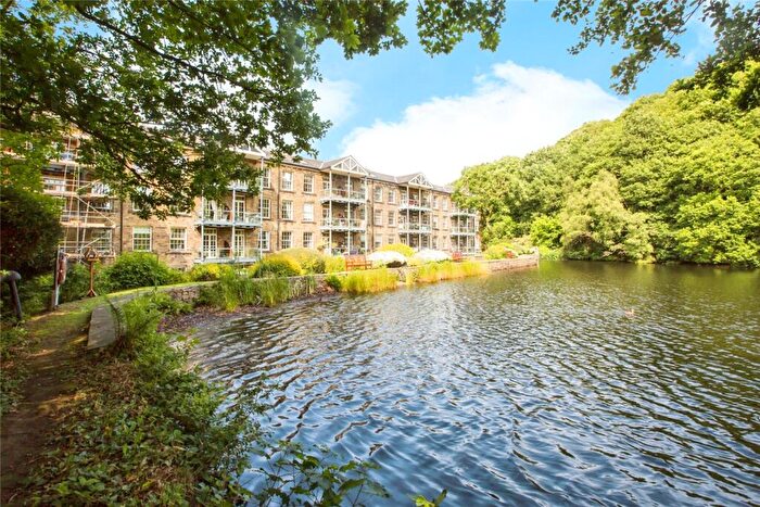 2 Bedroom Flat For Sale In Beestonley Lane, Barkisland, Halifax, West Yorkshire, HX4