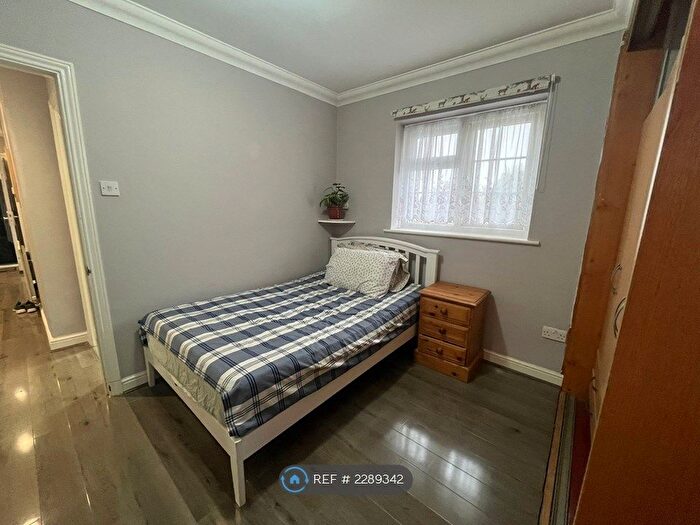 2 Bedroom Flat To Rent In Eastham Crescent, Brentwood, CM13