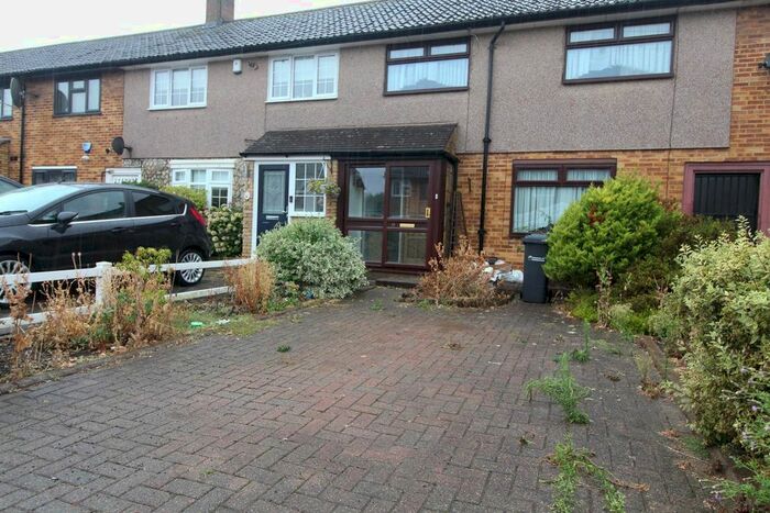 3 Bedroom Property To Rent In Wavell Close, Cheshunt, Waltham Cross, EN8