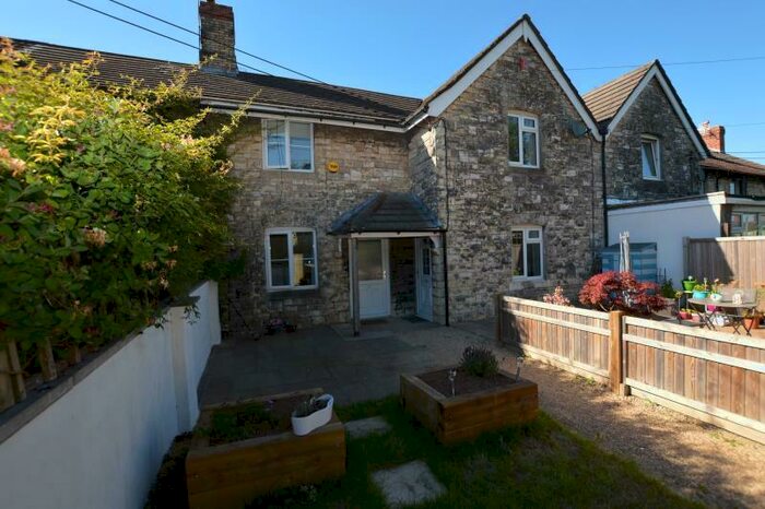 2 Bedroom Terraced House To Rent In Wells Square, BA3