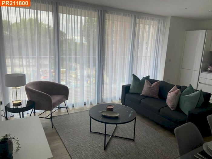 1 Bedroom Flat To Rent In High Street, Staines-Upon-Thames, TW18