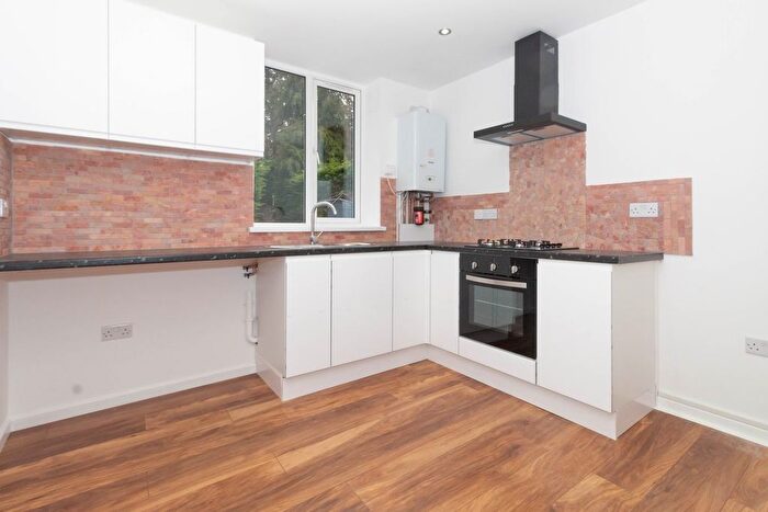 3 Bedroom Flat To Rent In Farley Hill, Luton, LU1