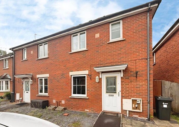 3 Bedroom Semi-Detached House To Rent In Barley Gardens, Winnersh, RG41