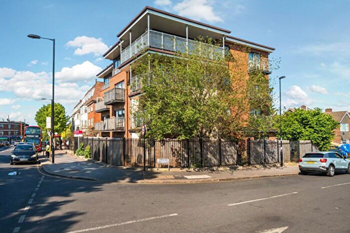 2 Bedroom Flat For Sale In Beulah Hill, Crystal Palace, London, SE19