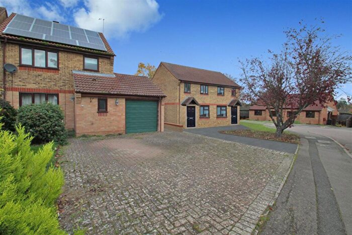3 Bedroom Detached House For Sale In De-Ferneus Drive, Raunds, NN9