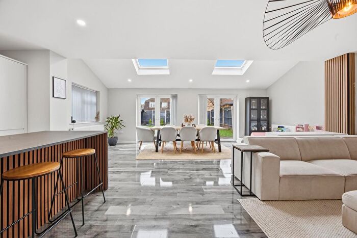 4 Bedroom Semi Detached House To Rent In Clatworthy Drive, Bristol, BS14