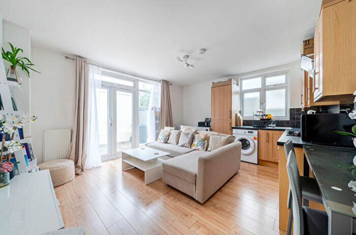 1 Bedroom Apartment For Sale In Meopham Road, Mitcham, CR4