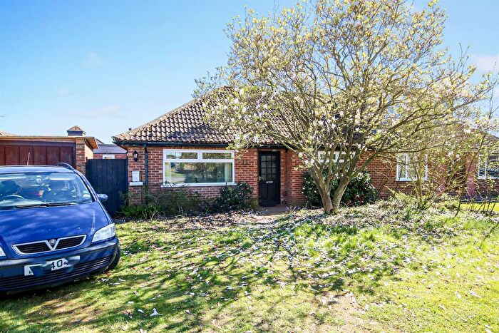 3 Bedroom Semi Detached Bungalow For Sale In Drayton Wood Road, Hellesdon, NR6
