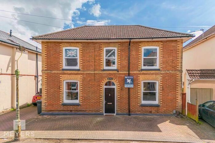 5 Bedroom Detached House To Rent In Darracott Road, Bournemouth, BH5