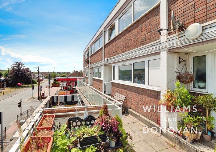 3 Bedroom Flat To Rent In Manor Road, Benfleet, Essex, SS7