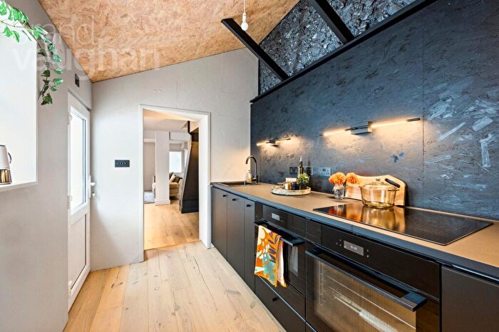 3 Bedroom Terraced House For Sale In College Street, Brighton, East Sussex, BN2